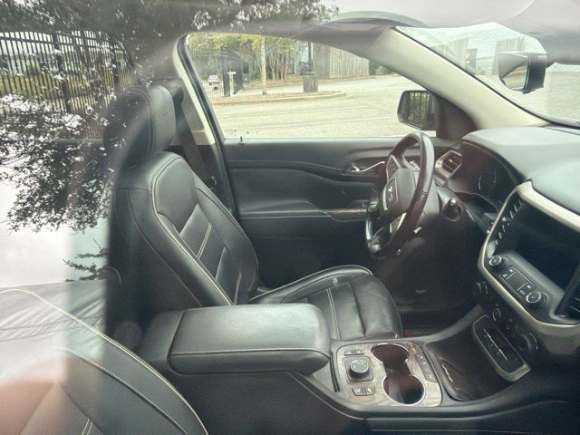 Used 2020 GMC Acadia Denali w/ Technology Package AWD/4WD image 17