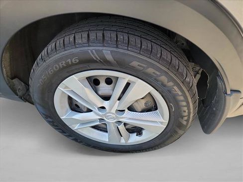 Used 2024 Nissan Kicks S FWD image 12