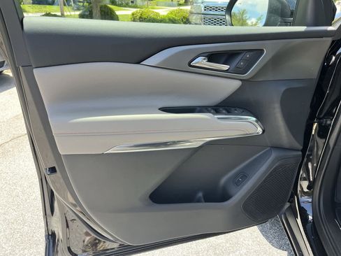 New 2025 Chevrolet Traverse LT w/ Driver Confidence Package FWD image 22