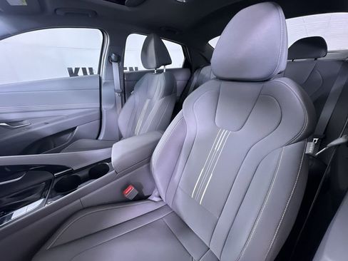 Used 2025 Hyundai Elantra SEL image 13