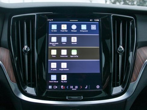 Used 2025 Volvo V60 B5 Cross Country Plus image 21