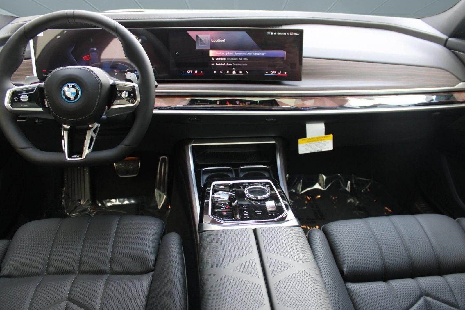 Used 2026 BMW 750e xDrive AWD/4WD image 15