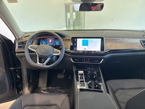 New 2026 Volkswagen Atlas SE image 12