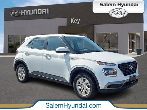 Used 2022 Hyundai Venue SE image 1