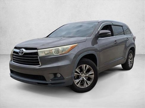 Used 2015 Toyota Highlander XLE image 1