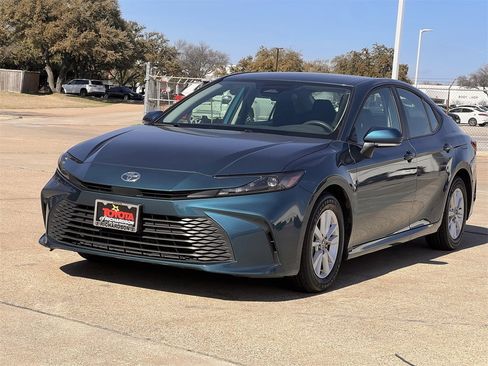 Used 2025 Toyota Camry LE image 8