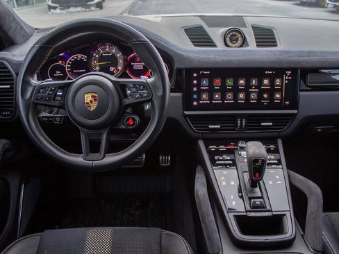 Used 2022 Porsche Cayenne Turbo GT image 13