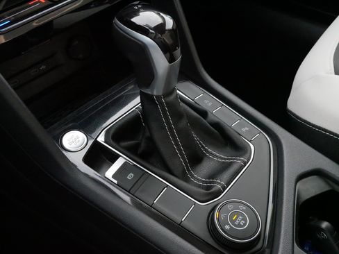 Used 2025 Volkswagen Taos SE image 24