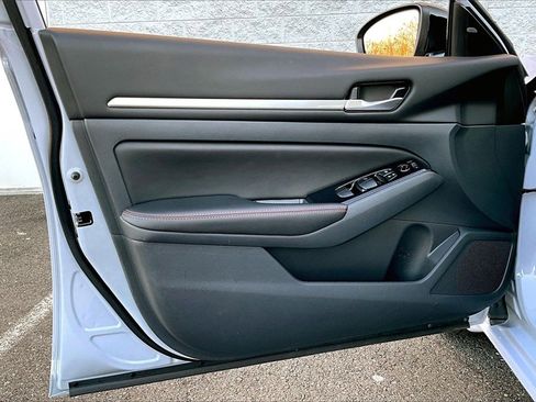 Certified 2025 Nissan Altima 2.5 SR image 25