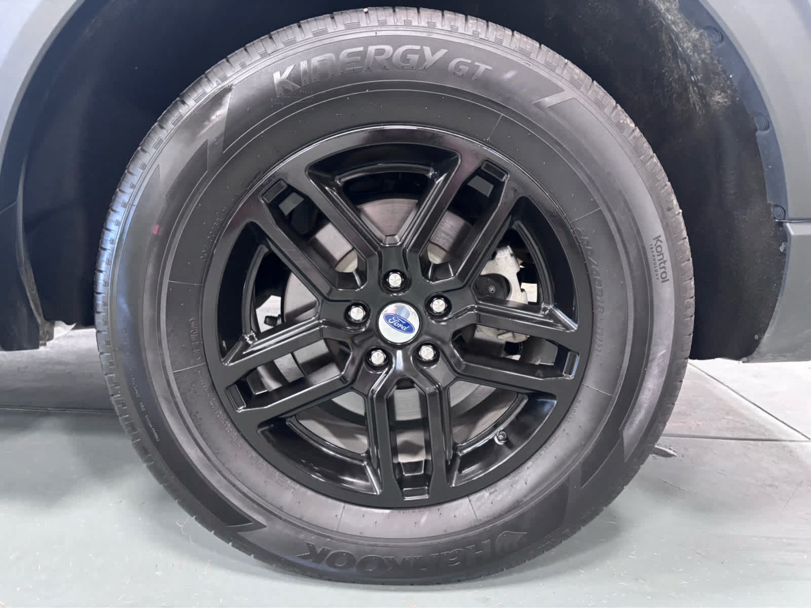 Used 2025 Ford Explorer Active AWD/4WD image 10