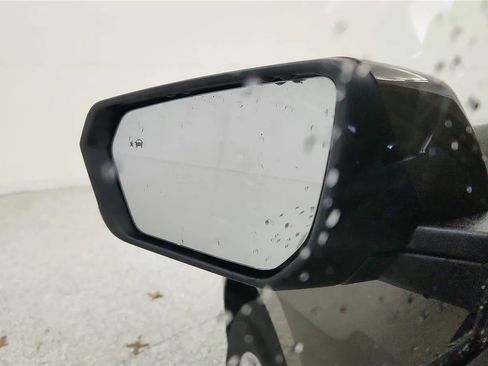 Used 2024 Chevrolet Equinox LT FWD image 24