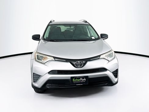 Used 2016 Toyota RAV4 LE FWD image 2