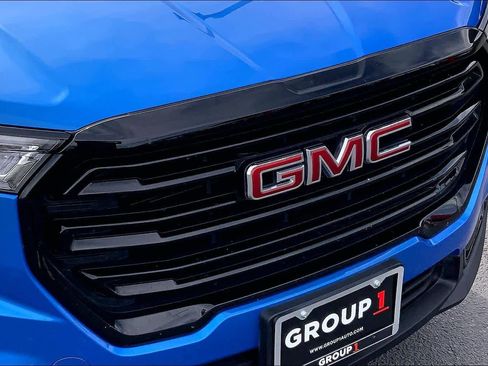 Used 2024 GMC Terrain SLE w/ Elevation Edition image 29