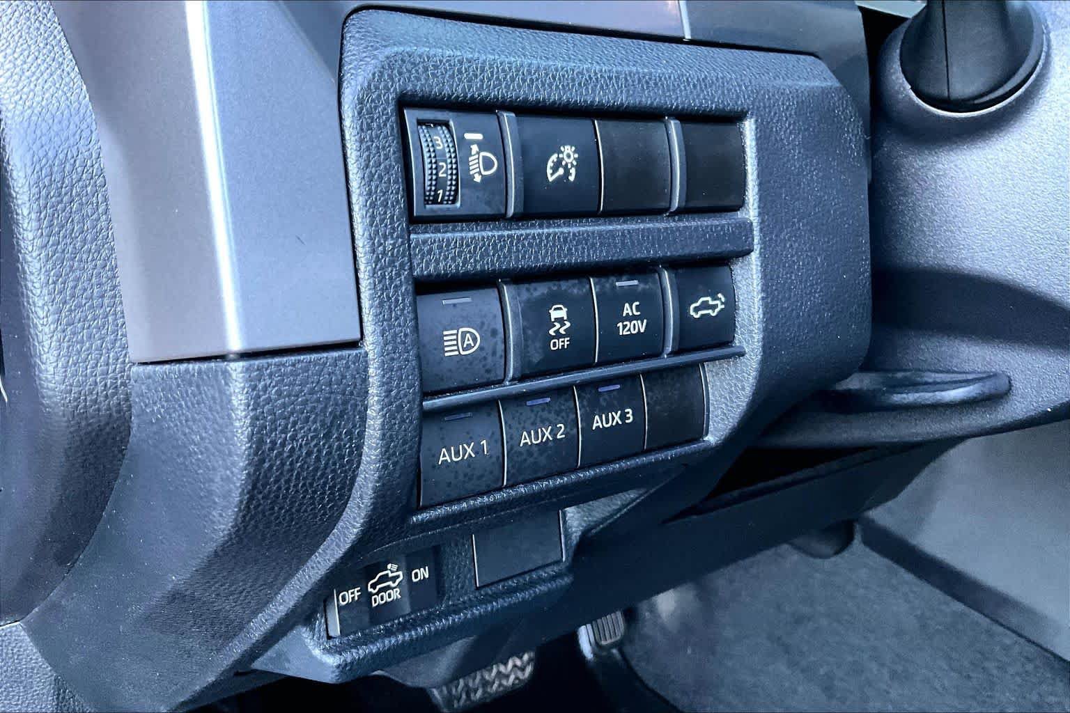 Used 2024 Toyota Tacoma TRD Off-Road w/ TRD Off Road Premium Package AWD/4WD image 32
