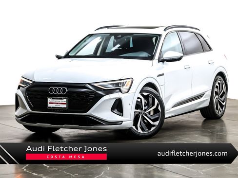 Used 2024 Audi Q8 e-tron Premium Plus image 1