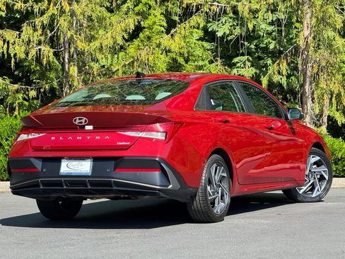 Used 2024 Hyundai Elantra Limited FWD image 33