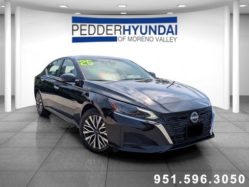 Used 2025 Nissan Altima 2.5 SV FWD image 1