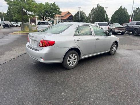 Used 2010 Toyota Corolla LE FWD image 3