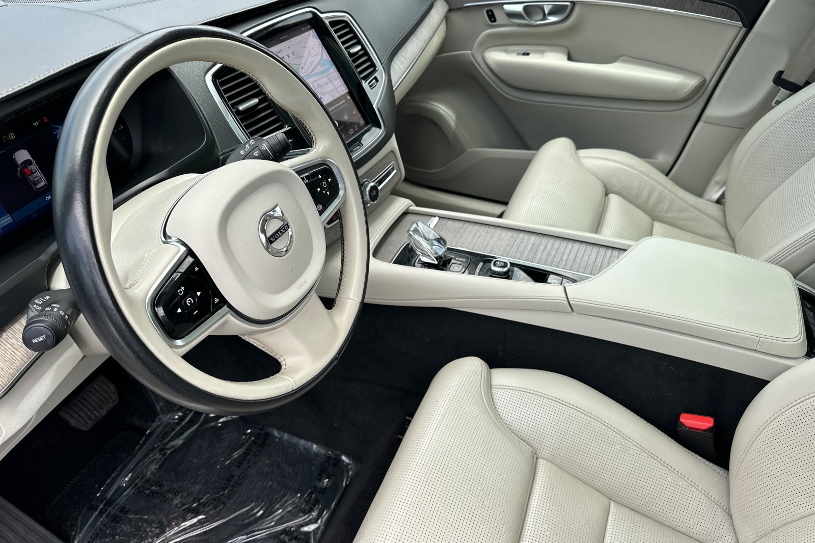 Used 2023 Volvo XC90 T8 Ultimate w/ Protection Package Premier AWD/4WD image 14