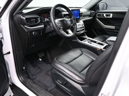 Used 2023 Ford Explorer XLT w/ Equipment Group 202A image 2