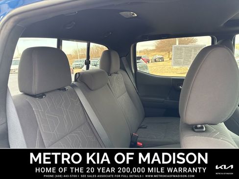 Used 2016 Toyota Tacoma TRD Off-Road w/ Premium & Technology Package image 33