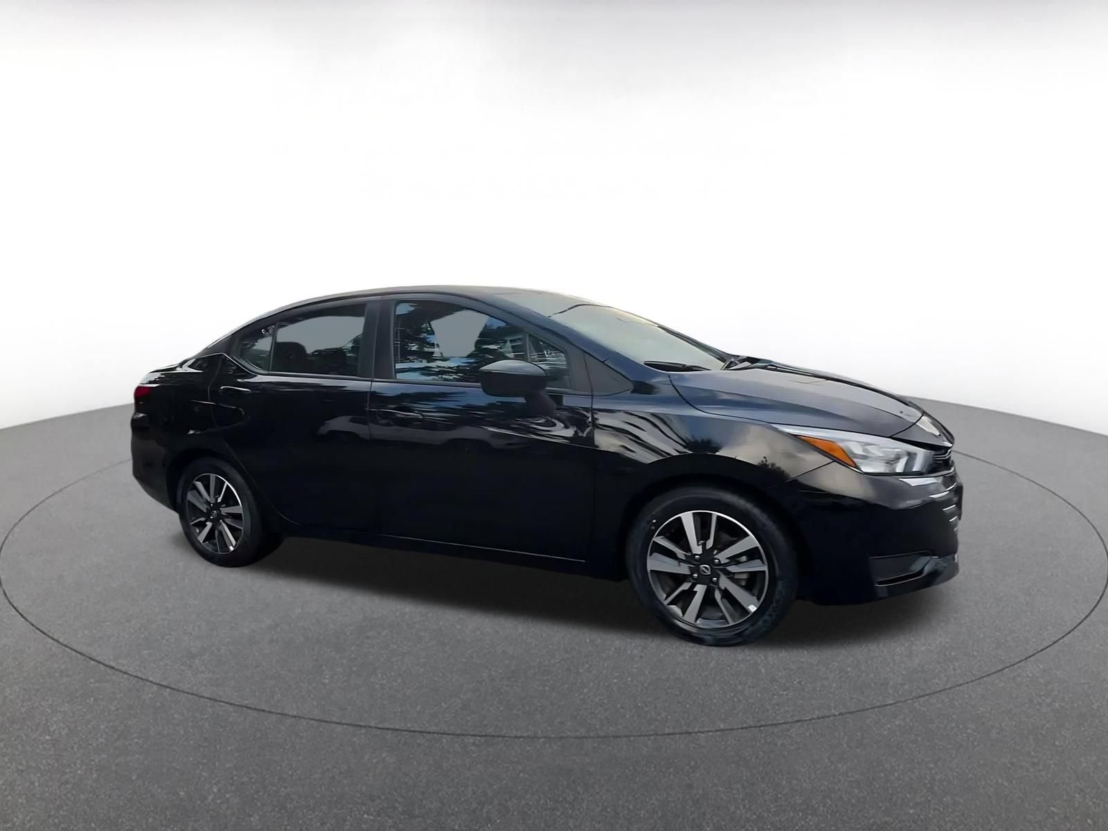 Used 2025 Nissan Versa SV FWD image 2