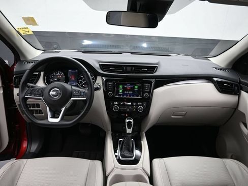 Used 2021 Nissan Rogue Sport SL FWD image 19