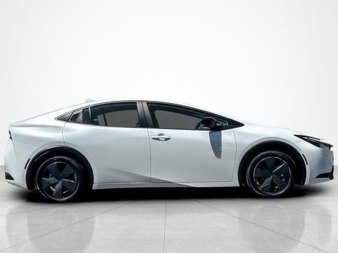 Used 2024 Toyota Prius LE FWD image 6