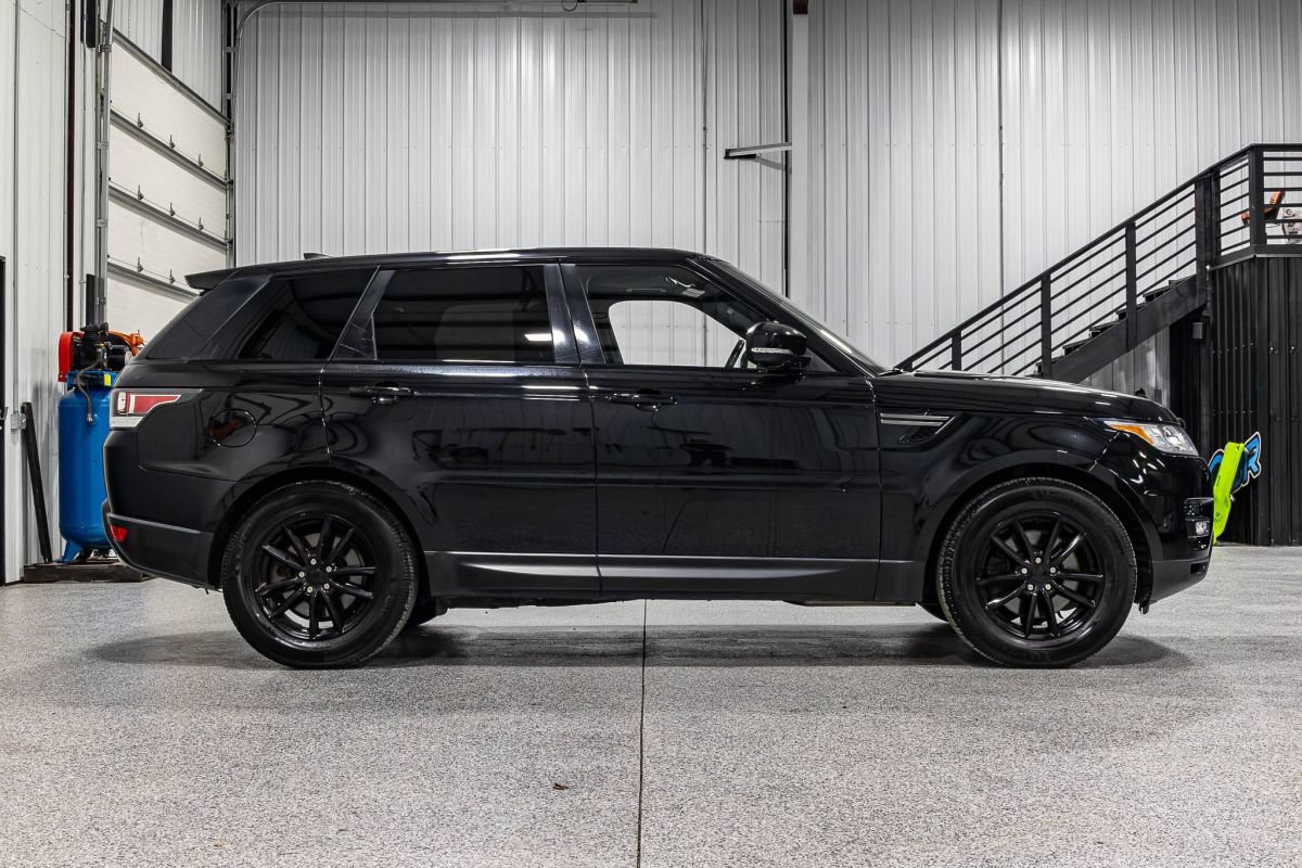 Used 2017 Land Rover Range Rover Sport SE AWD/4WD image 4