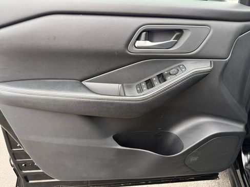 Used 2024 Nissan Rogue SV image 27