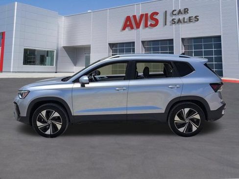 Used 2025 Volkswagen Taos SE AWD/4WD image 10