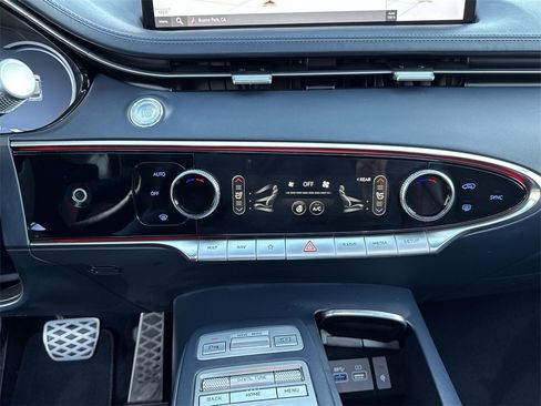 Used 2022 Genesis GV70 2.5T w/ Sport Prestige Package image 17