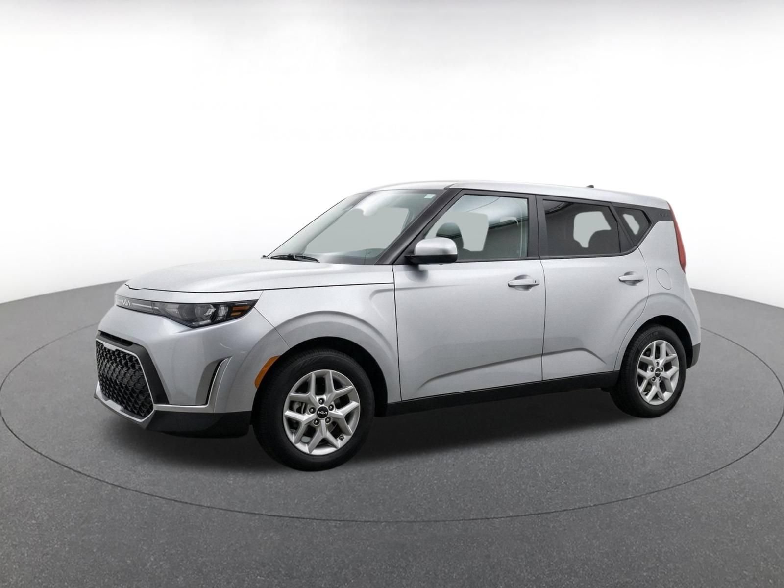 Used 2025 Kia Soul LX w/ LX Technology Package FWD image 3