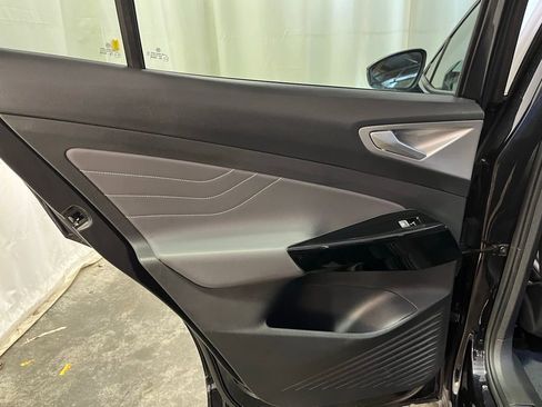 Used 2023 Volkswagen ID.4 Pro S Plus image 21