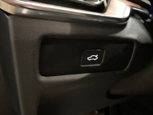 Used 2025 Volvo V60 B5 Cross Country Plus AWD/4WD image 36