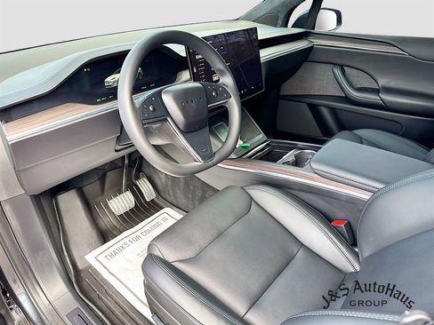 Used 2024 Tesla Model X Base image 9