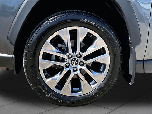 Used 2019 Toyota RAV4 XLE Premium FWD image 13