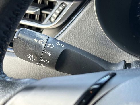 Used 2020 Toyota C-HR XLE image 41