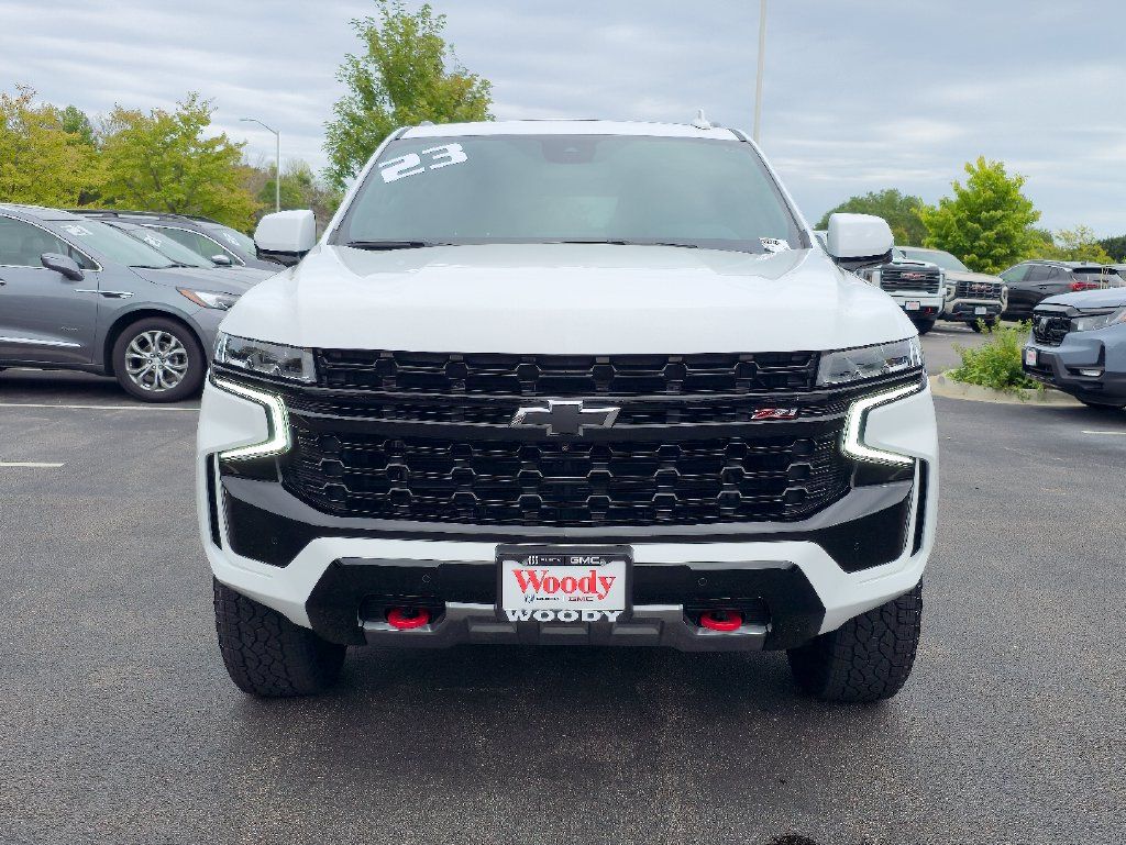 Certified 2023 Chevrolet Suburban Z71 w/ Luxury Package AWD/4WD image 4