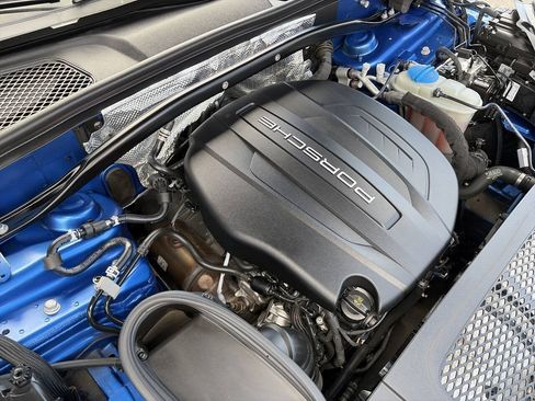 Used 2018 Porsche Macan AWD/4WD image 17