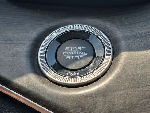 Used 2023 Jeep Grand Cherokee Limited image 17