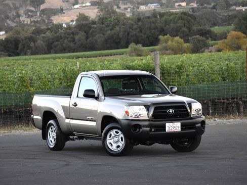 Used 2005 Toyota Tacoma 2WD Regular Cab image 3
