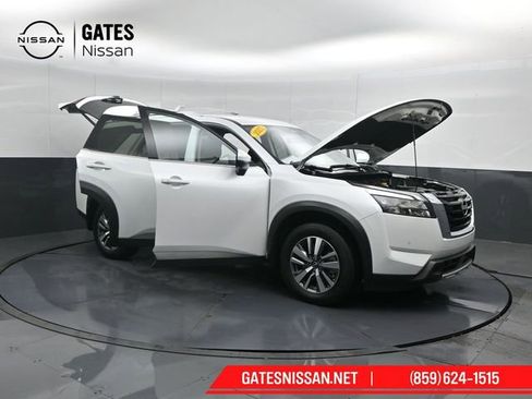 Used 2025 Nissan Pathfinder SL AWD/4WD image 57