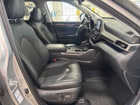 Used 2020 Toyota Highlander Limited image 18