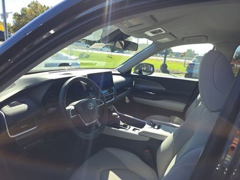New 2026 Toyota Grand Highlander LE image 9