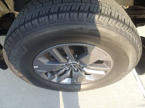 Used 2025 Nissan Frontier SV RWD image 10