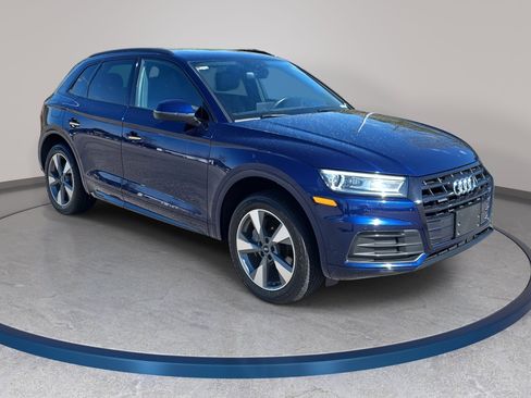 Used 2020 Audi Q5 2.0T Premium w/ Titanium Sport Package AWD/4WD image 3