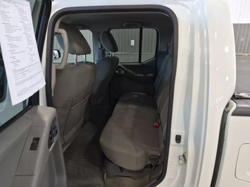 Used 2016 Nissan Frontier SV w/ SV Value Truck Package AWD/4WD image 17
