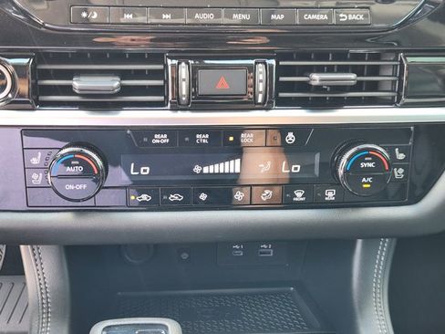 Certified 2024 Nissan Pathfinder Platinum w/ Black Appearance Package AWD/4WD image 23