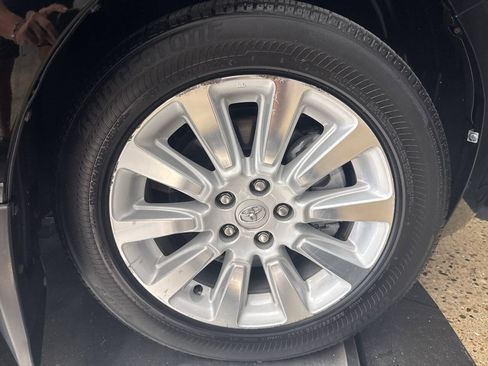Used 2013 Toyota Sienna XLE AWD/4WD image 30